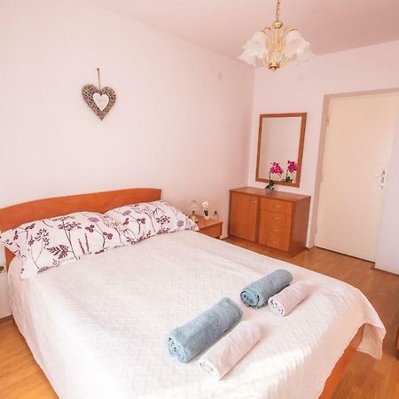 Kristian Apartments 로비니 외부 사진