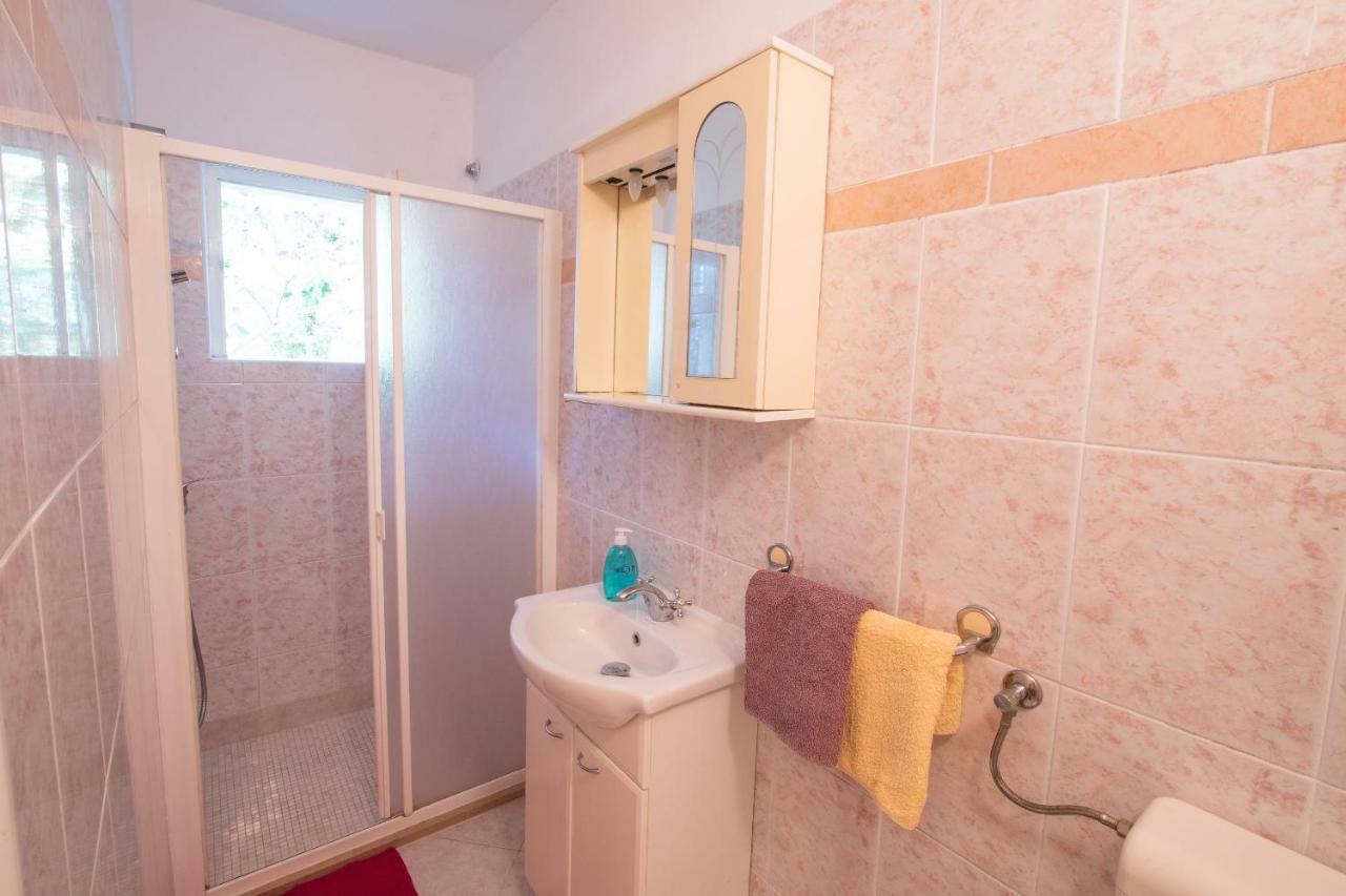 Kristian Apartments 로비니 외부 사진