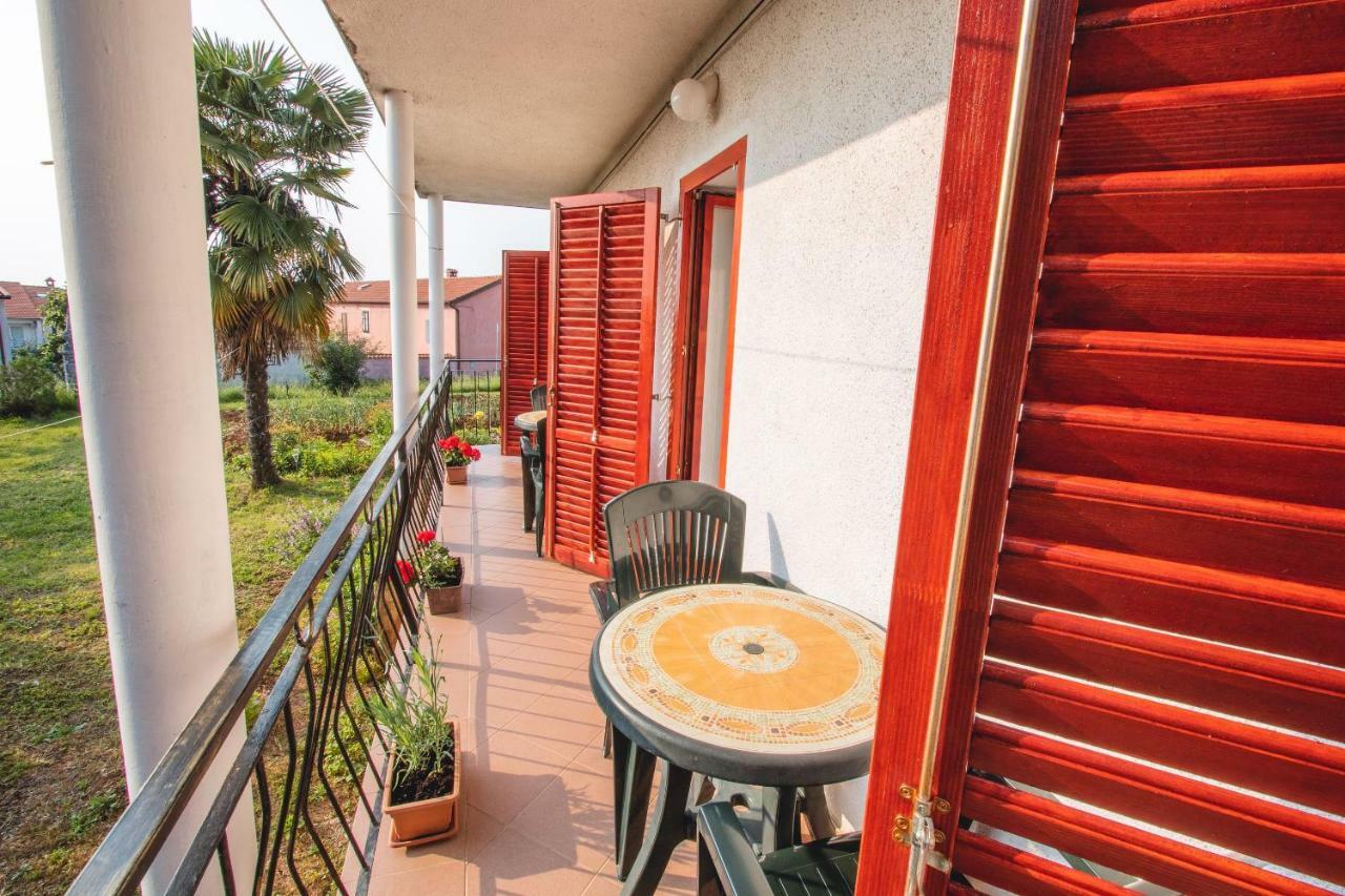 Kristian Apartments 로비니 외부 사진