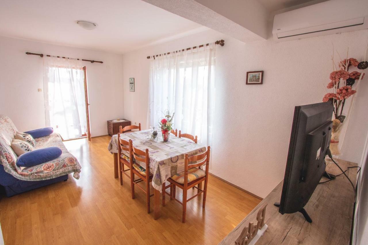 Kristian Apartments 로비니 외부 사진
